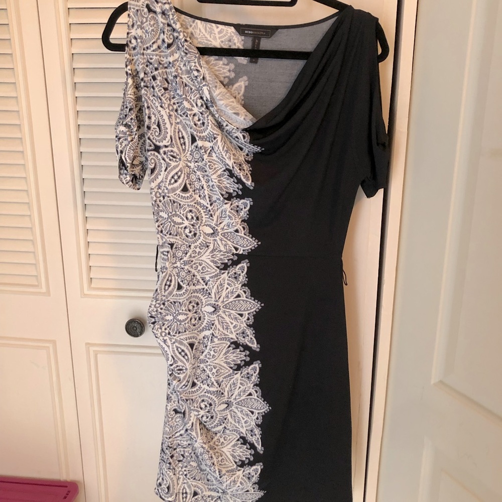 BCBG MAXAZARIA Dark Navy Blue, White and Grey Dress bodycon with side ruching. - Picture 1 of 6